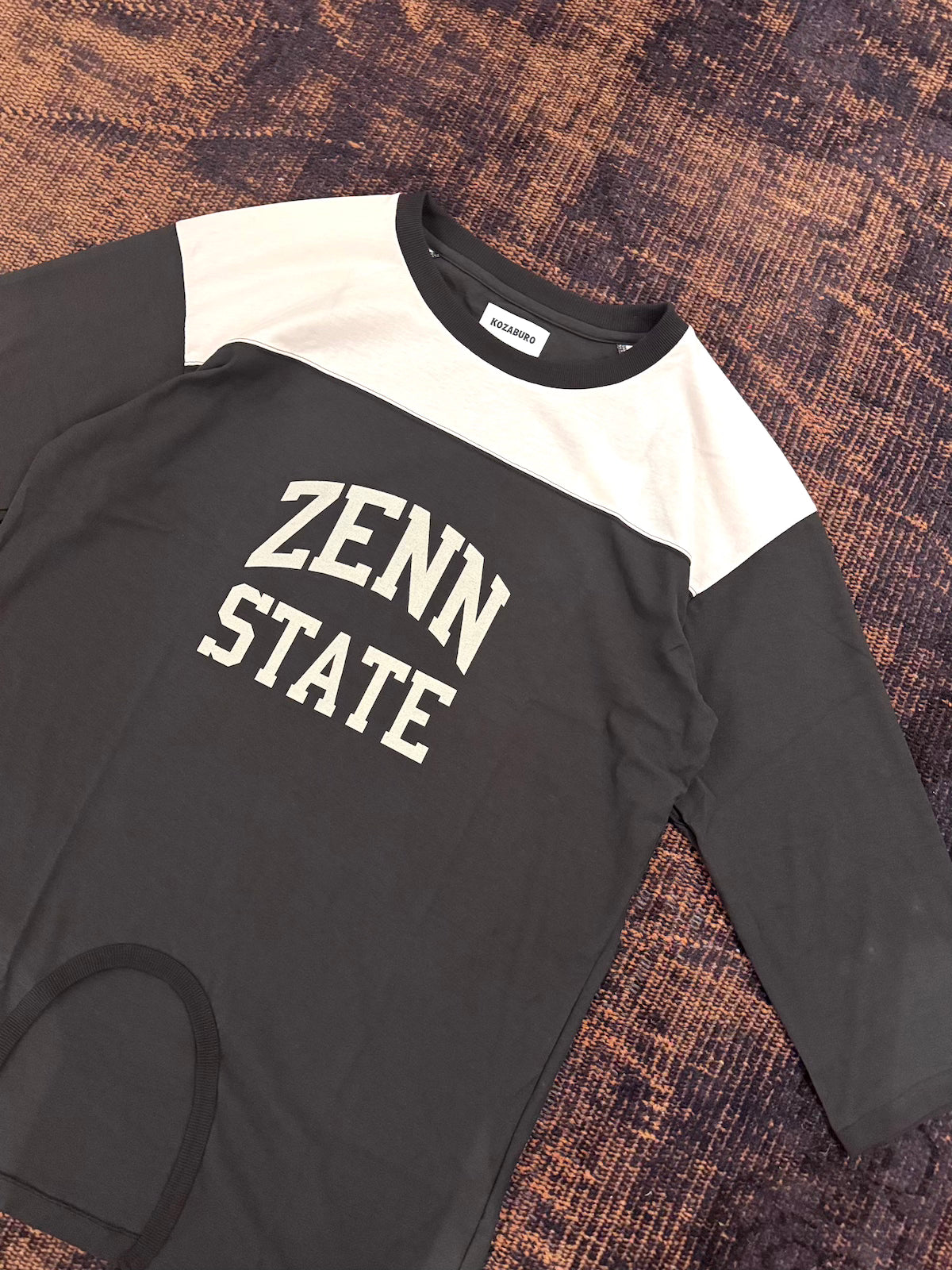 KOZABURO　ZENN STATE COLLEGE PRINT QUARTER SLEEVE T-SHIRTS  "CHARCOAL"