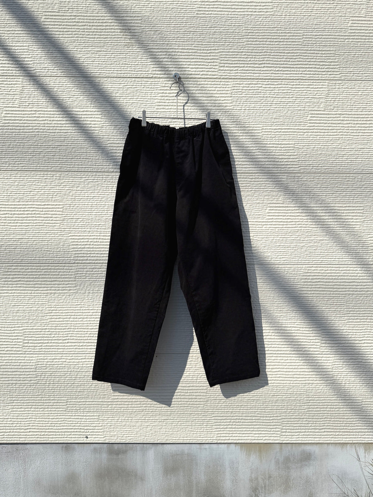 RELAX FIT "Corduroy easy slacks"      -black-