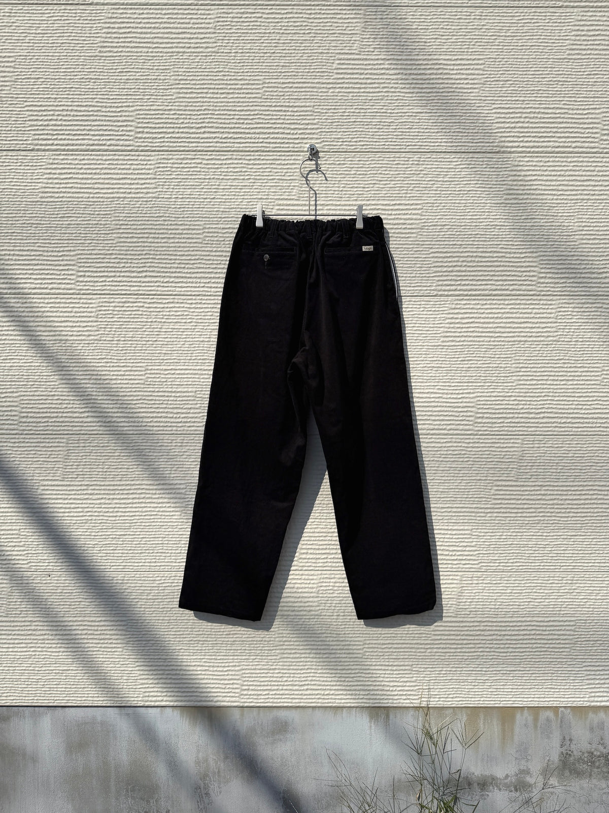 RELAX FIT "Corduroy easy slacks"      -black-