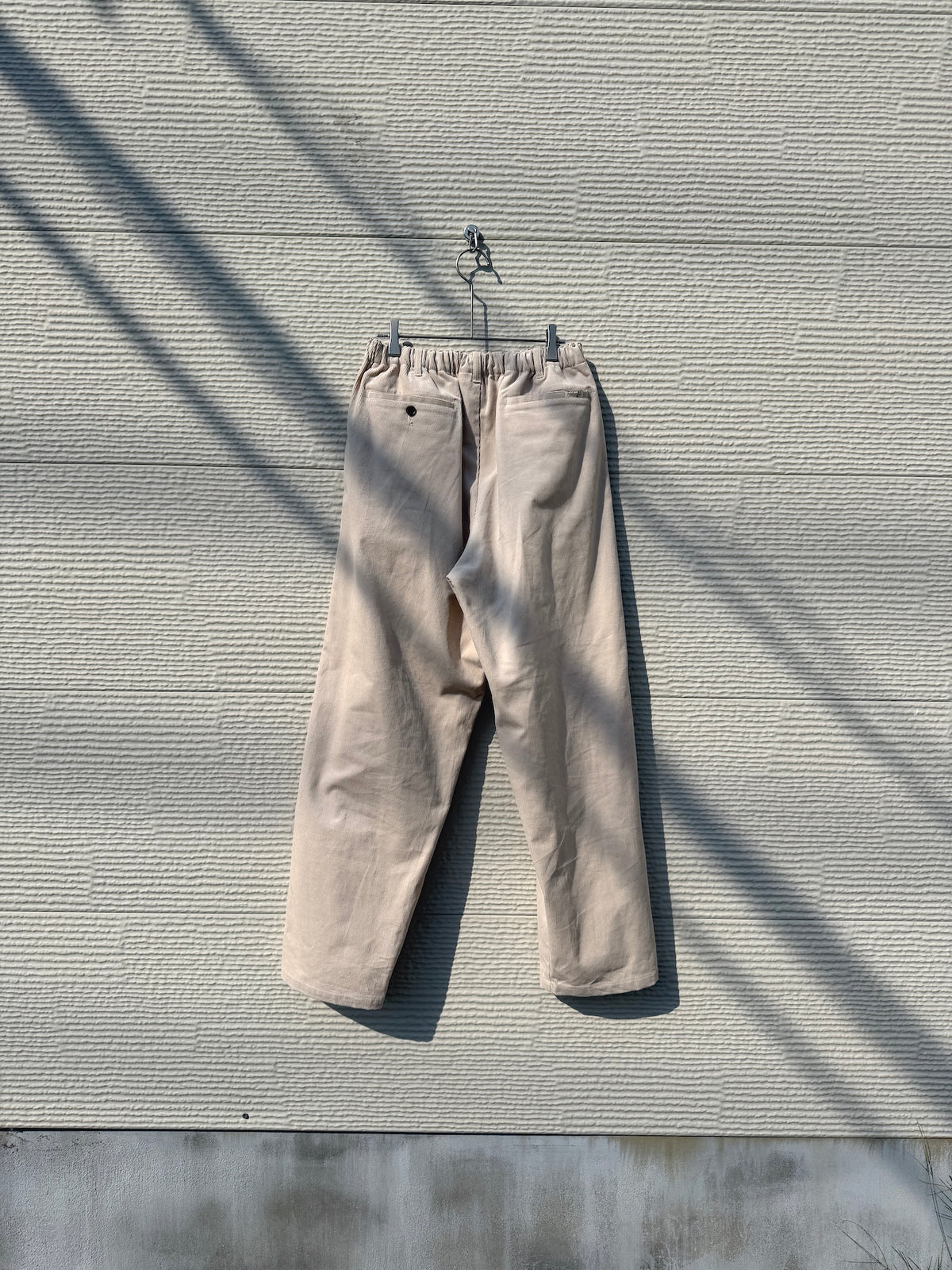 RELAX FIT "Corduroy easy slacks"      -cream-