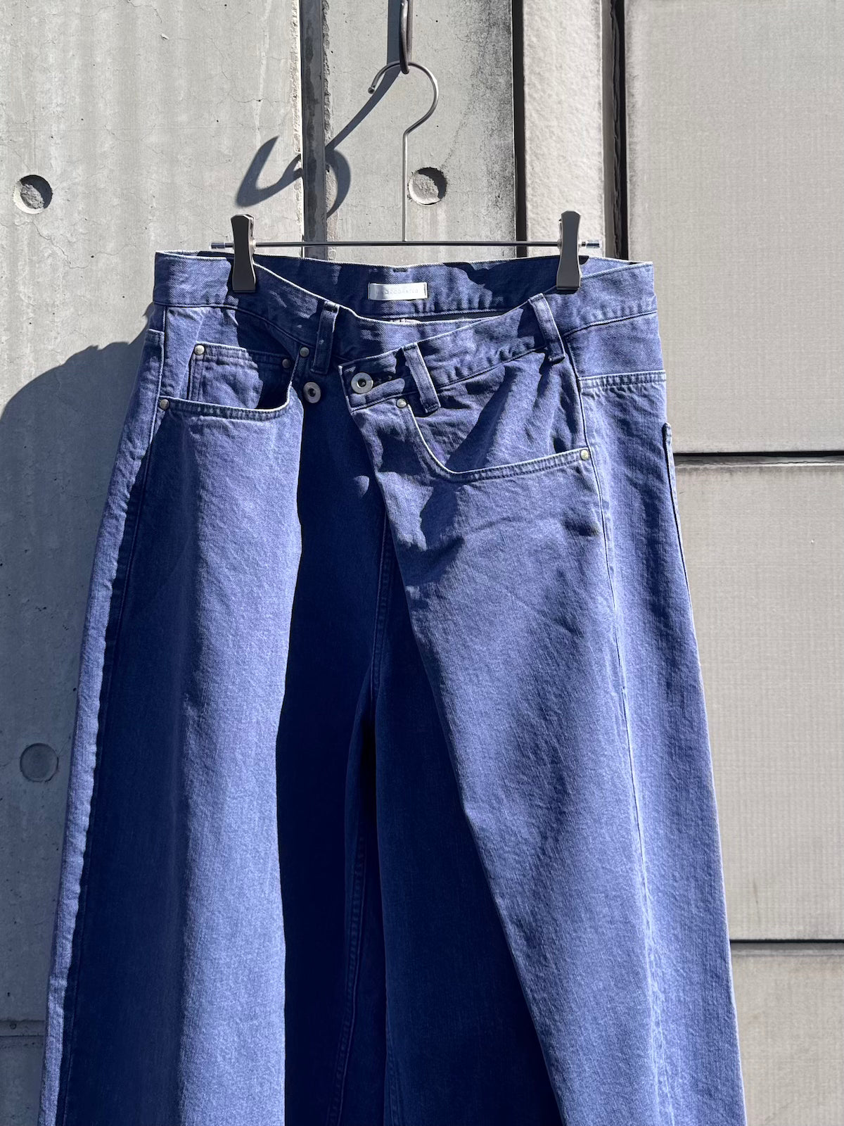 UNDECORATED　WRAPPED  DENIM JEANS