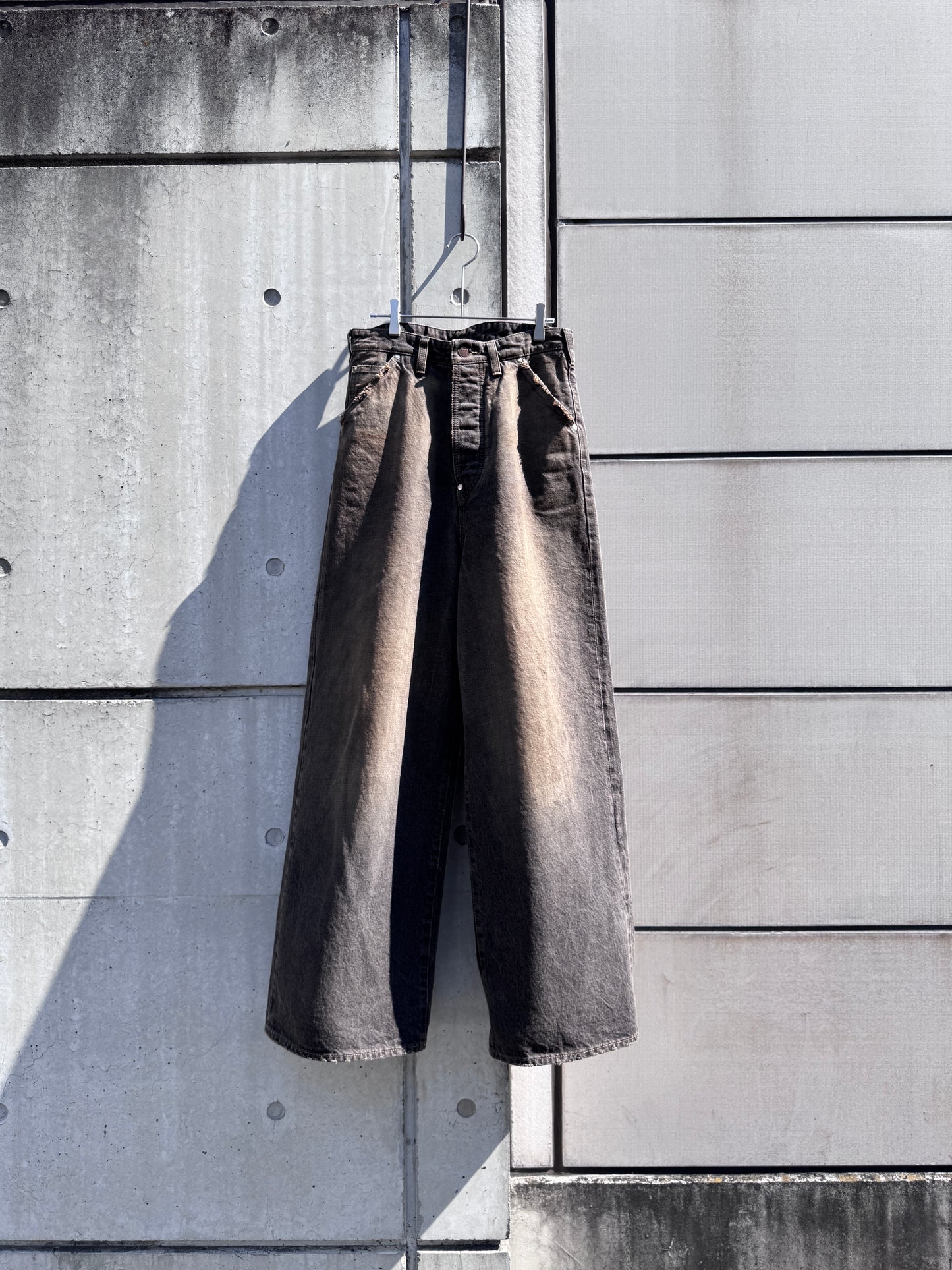 daisuke tanabe　coffee black denim trousers destroyed