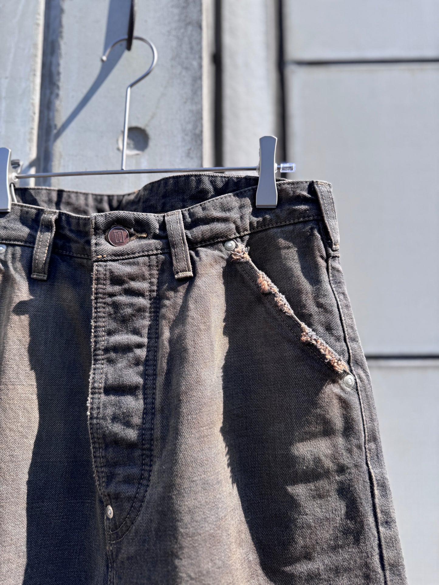 daisuke tanabe　coffee black denim trousers destroyed